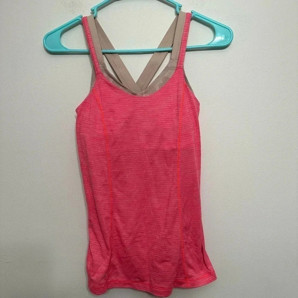 Lululemon women’s 2 in 1 athletic tank. Size 4. - Picture 3 of 6